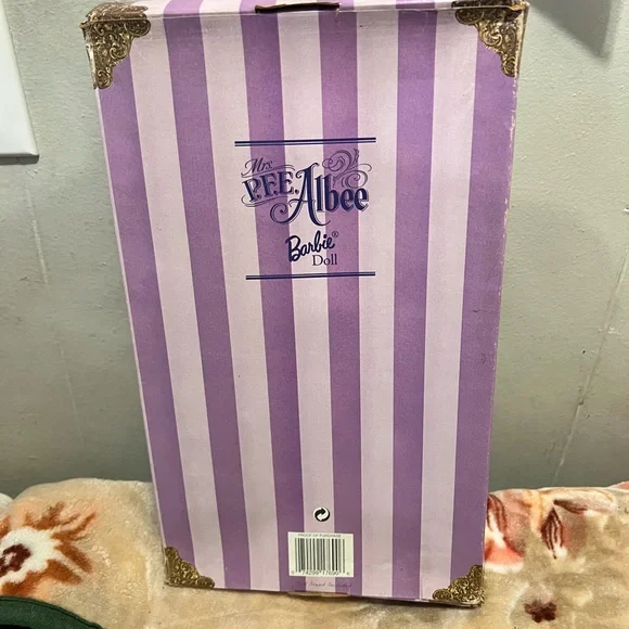 AVON Barbie Victorian Doll with Hat - Picture 4 of 6